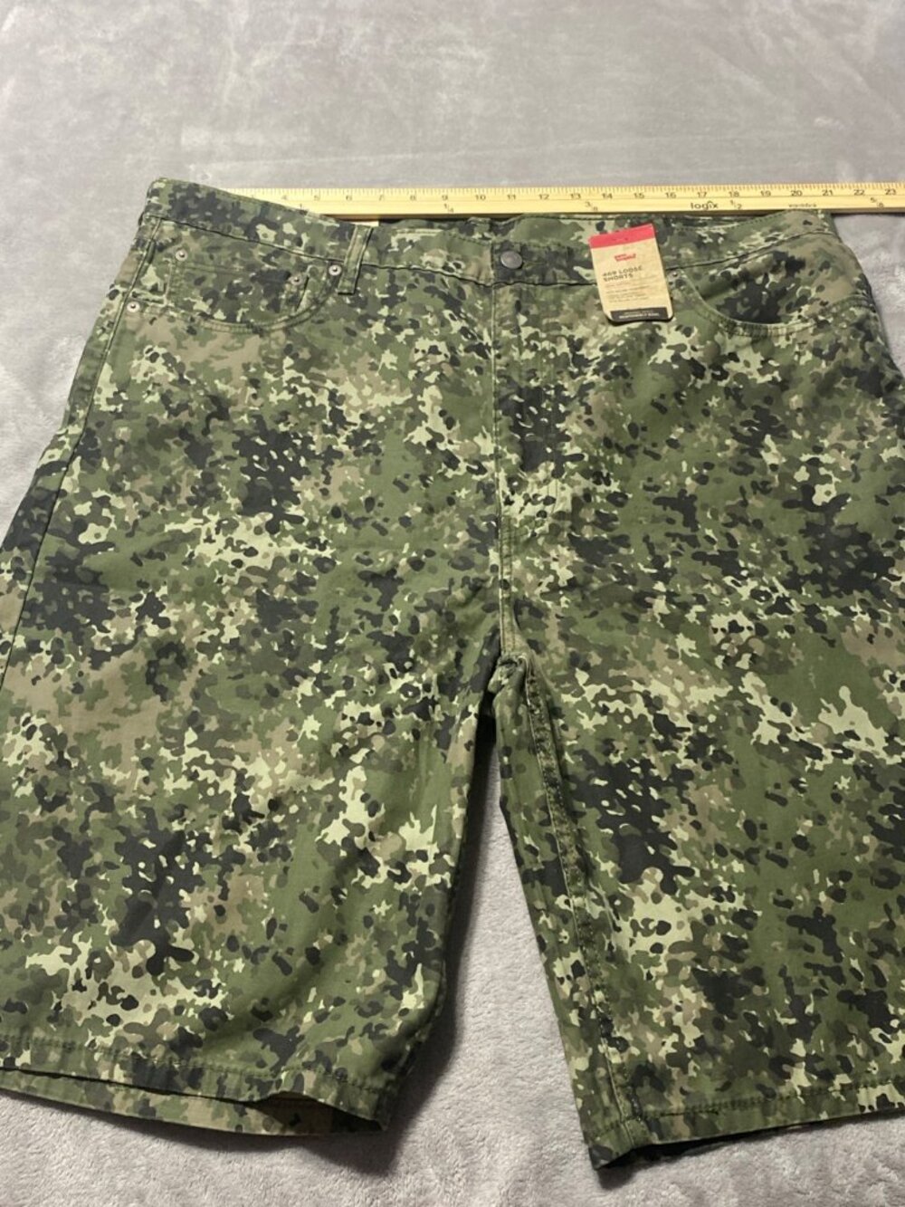 Levi's 469 Loose Fit Jean Shorts Mens Size 42 Digital Camo Lightweight Jorts NWT